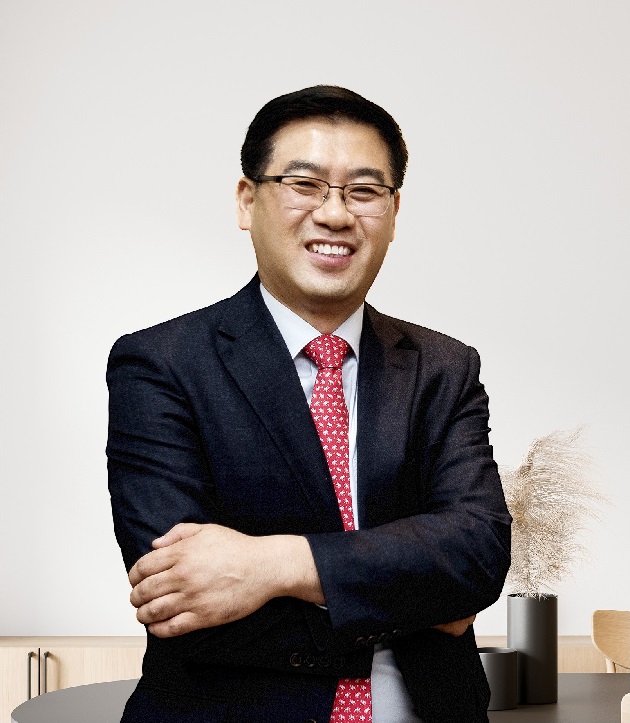 김진석대표님_프로필사진 - 복사본.jpg